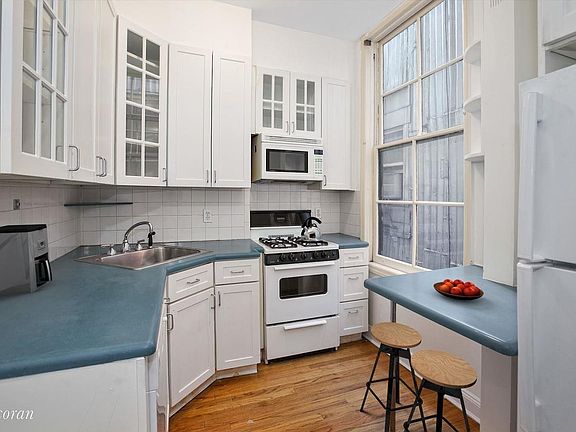 3rd image of 175 E 93rd St APT 3B