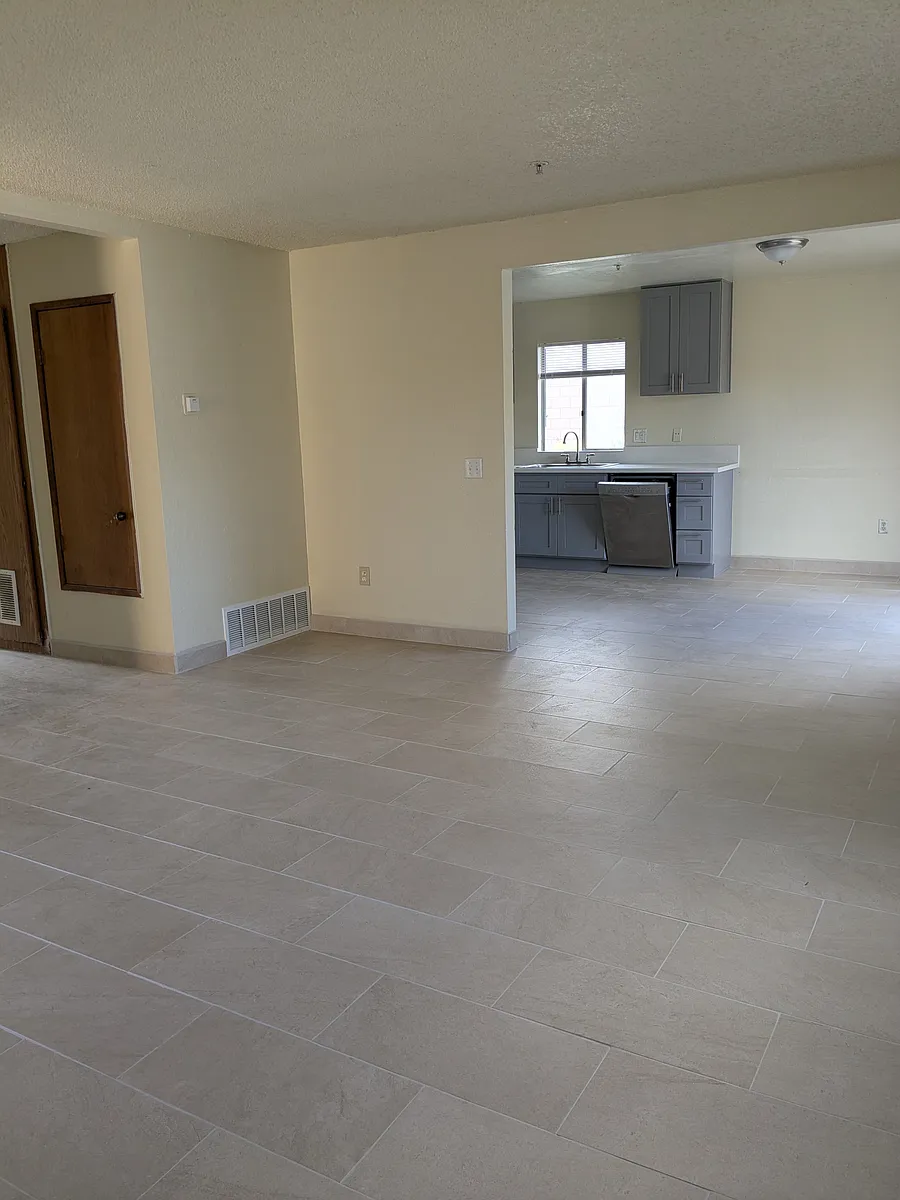 Building Photo - 822 N Santa Fe Ave #12