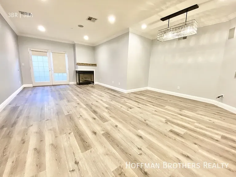 1135 Rexford Dr #102 — Photo 10