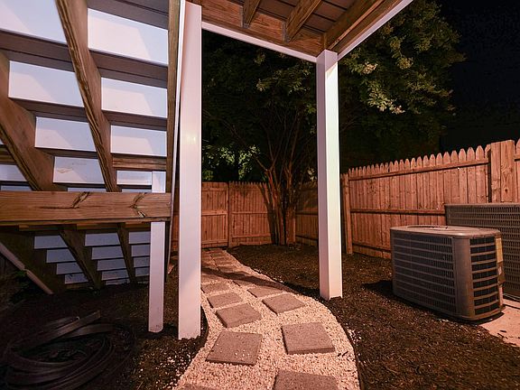 5th image of 1711 Guilford Ave APT 2