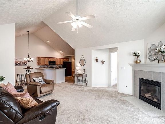 4th image of 653 Ballymeade Village Dr