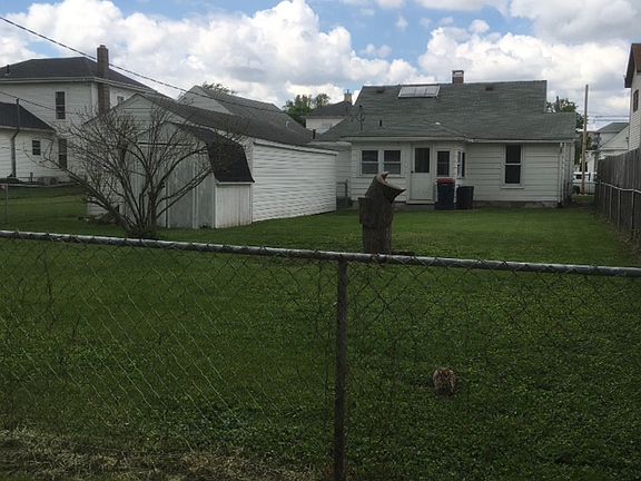 3rd image of 725 W Water St