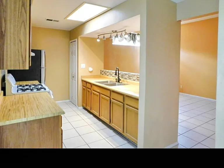 1655 Greenview Way NE — Photo 6