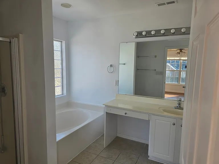 143 Bennington Dr — Photo 10