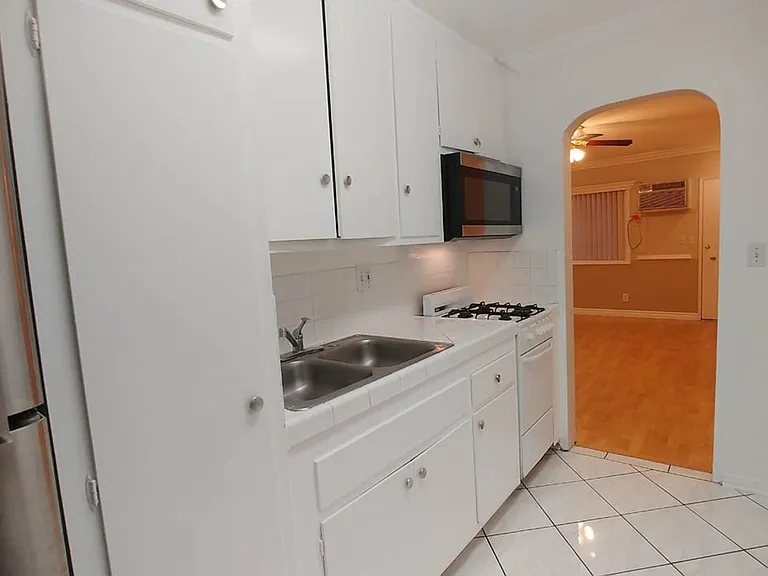 Edgemont Apts — Photo 23