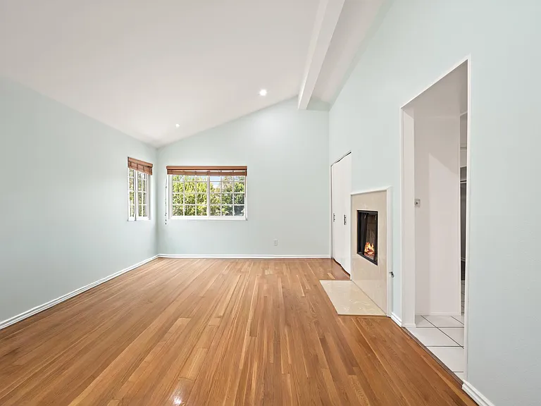 22606 Archwood St — Photo 19