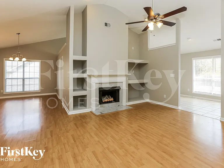 200 Summer Hill Dr — Photo 4