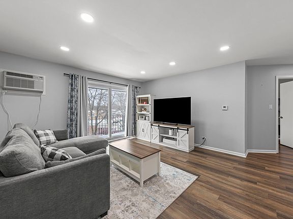 3rd image of 215 S Hale St APT 9B