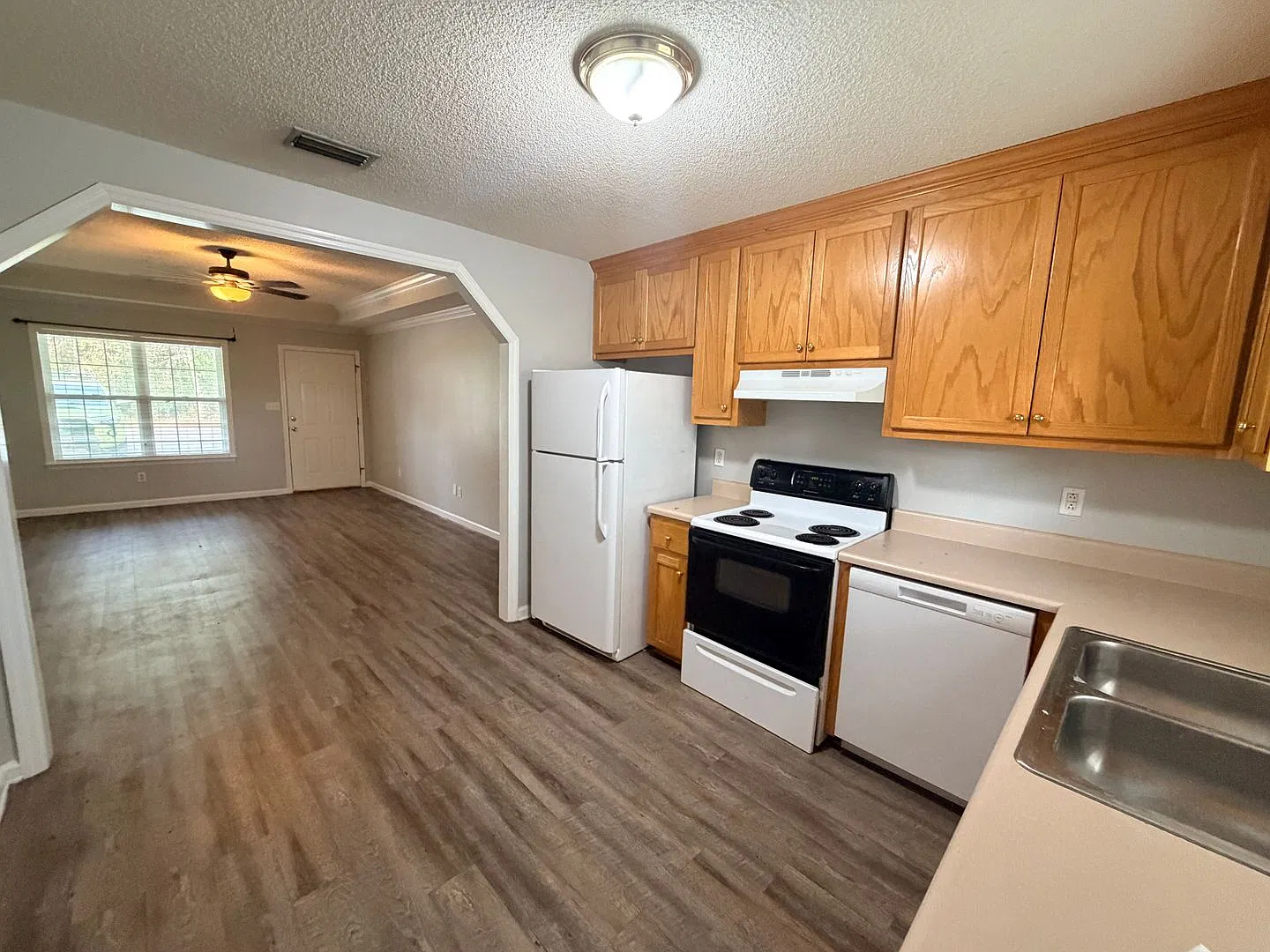 Spacious 2-Bedroom Duplex for Rent in Hahira, GA — Photo 3