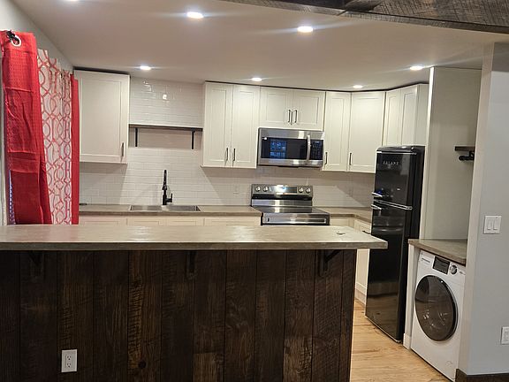 2nd image of 302 Linden St #302