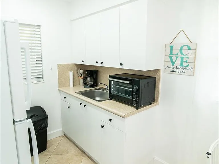 3230 NE 13th St #203 — Photo 6