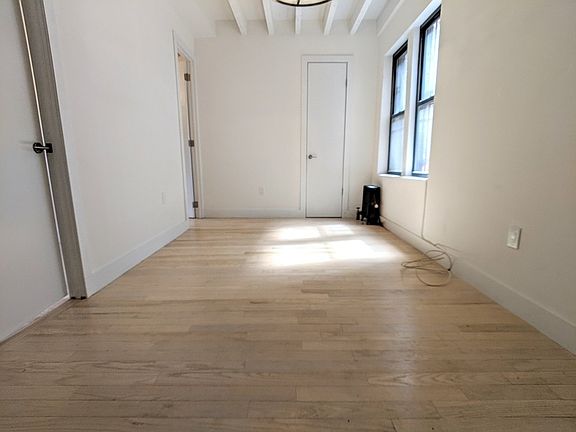 2nd image of 246 Bainbridge St APT 1A