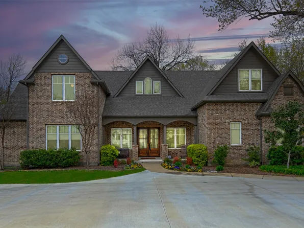 2737 Farmers Branch Ln, Farmers Branch, TX 75234