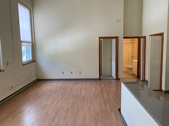 4th image of 10 Willow St #6