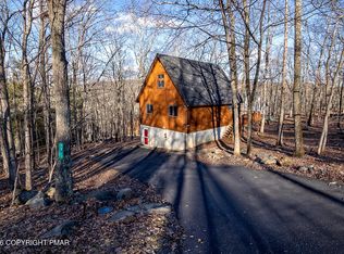 2267 Southport Dr, Bushkill, PA 18324