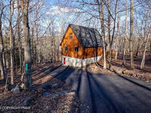 2267 Southport Dr, Bushkill, PA 18324