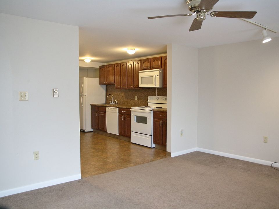 1st image of 320 Bridge St #102