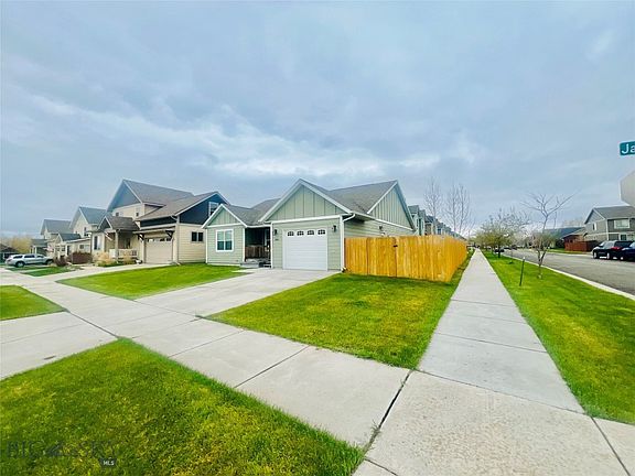 3rd image of 810 Jardine Ave