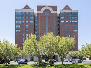 607 Admirals Walk, Buffalo, NY 14228