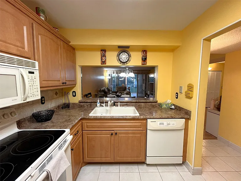 9501 Seagrape Dr #305 — Photo 5