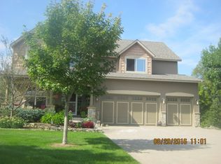 10751 Ashley Ln, Woodbury, MN 55129