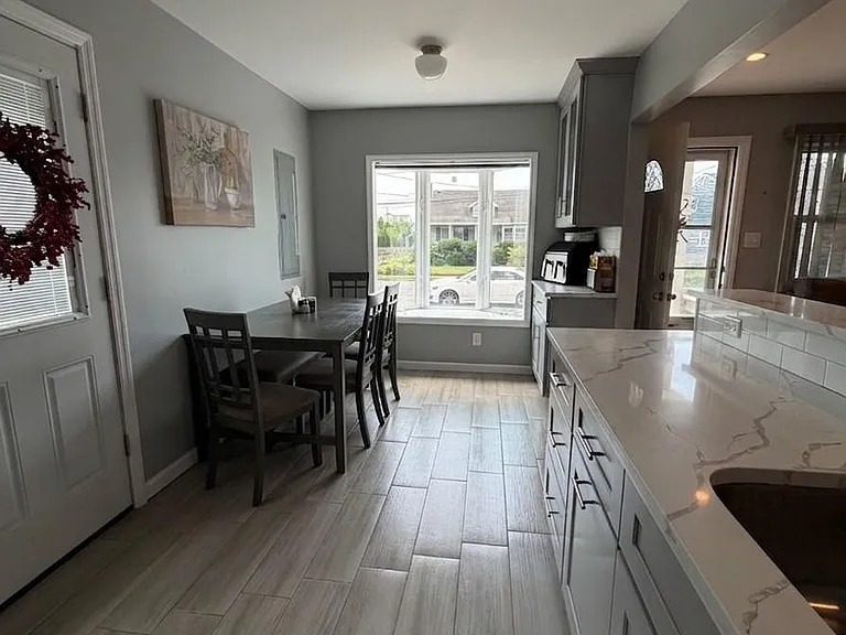 82 E Hollywood Ave — Photo 3