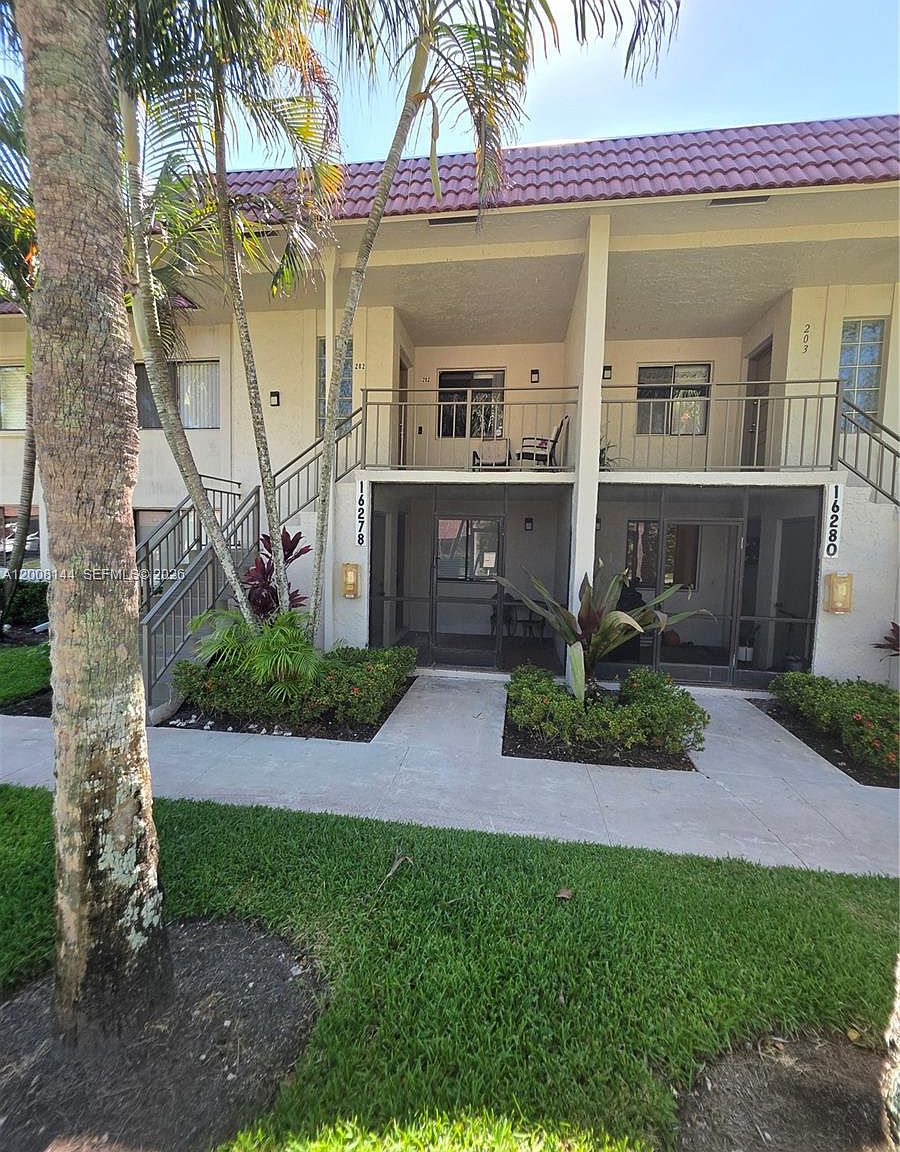 16278 Laurel Dr #202