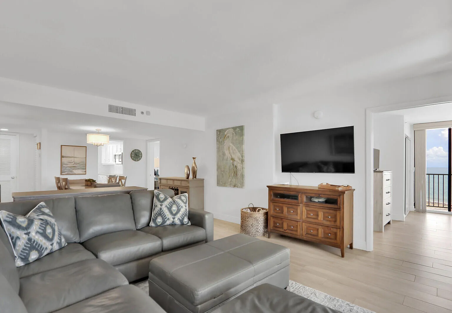 2 bed, 2.0 bath, 1270 sqft, $7,000 — Photo 4