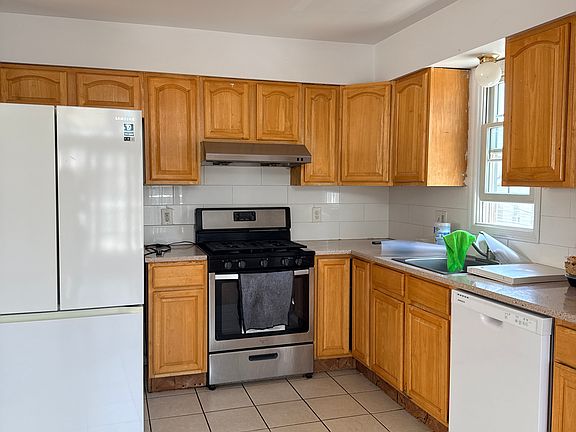2nd image of 322 Baldwin Ave #2