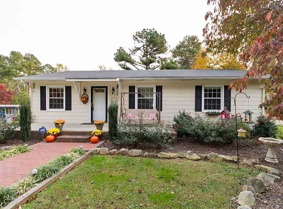 3rd image of 206 Lakeshore Dr