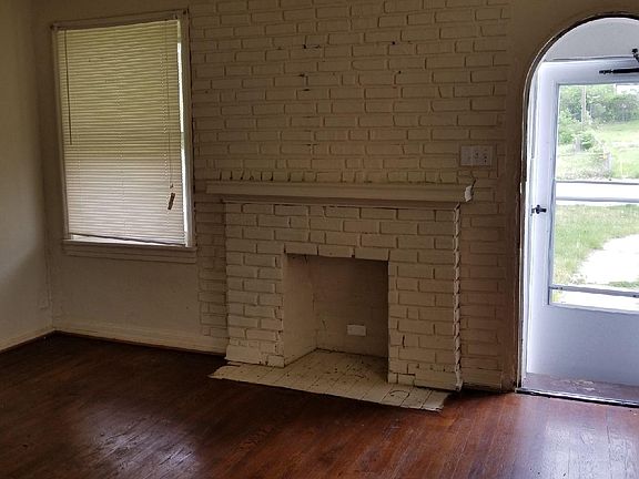 4th image of 4701 Irving Ave