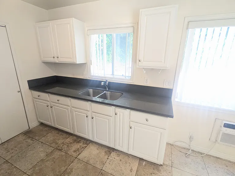 11601 Burbank Blvd #2 — Photo 4