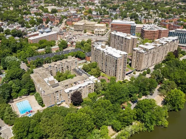 77 Pond Ave APT 309, Brookline, MA 02445