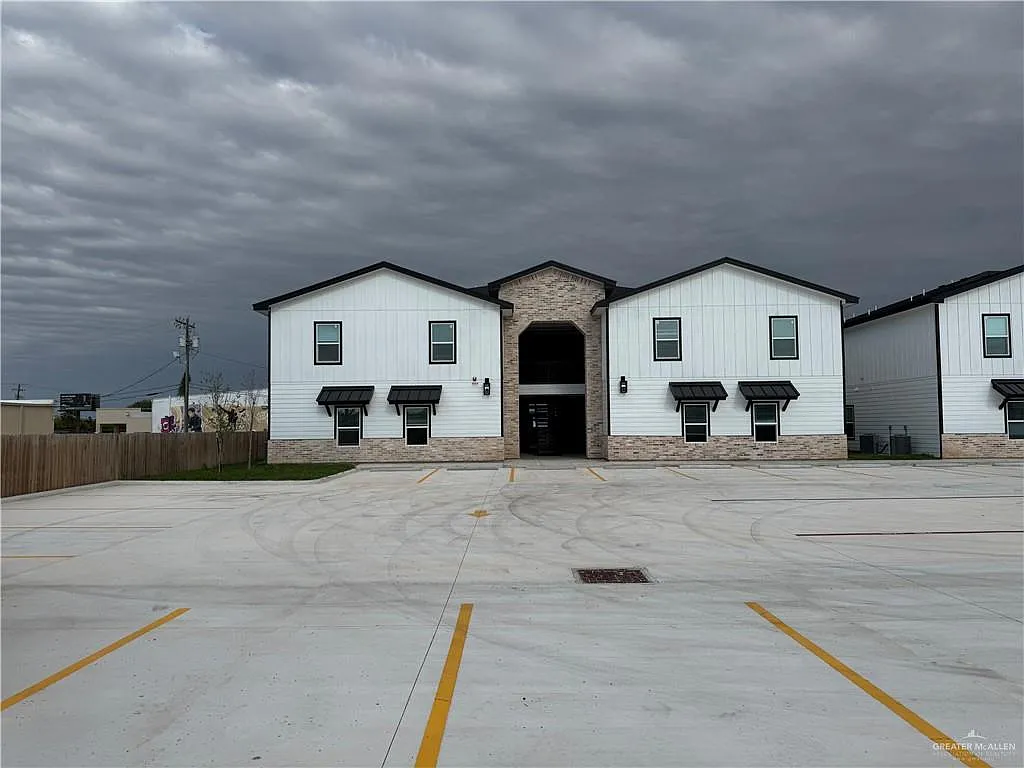 1 bed, 1.0 bath, 651 sqft, $925 — Photo 2