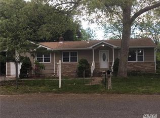 32 Wolfhollow Rd, Centereach, NY 11720