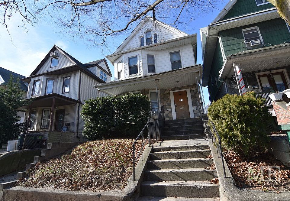 2nd image of 706 E 4th St