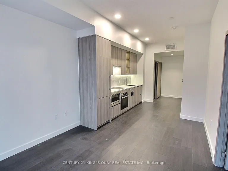 85 McMahon Dr #211 — Photo 9