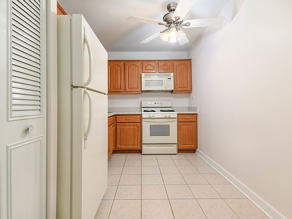 2nd image of 945 E Kenilworth Ave Unit 410
