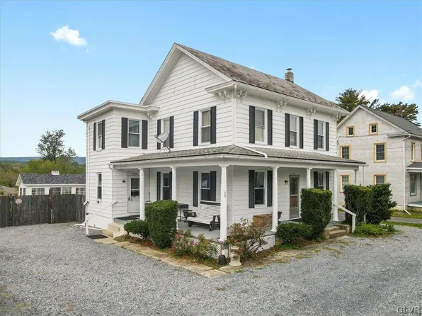 2916 N Delaware Dr, Mount Bethel, PA 18343