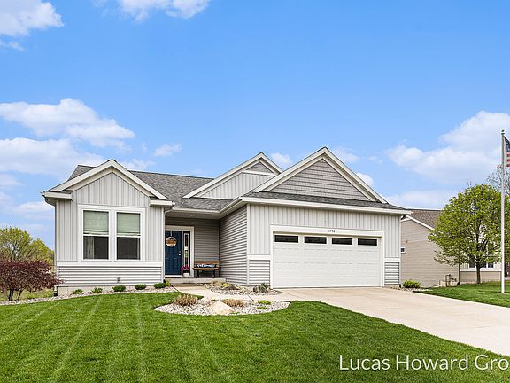 2nd image of 1458 Lawncrest Ct NE