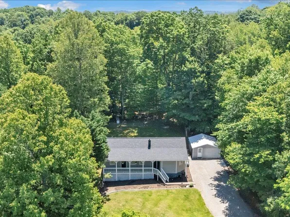 472 Wooded Acres Dr, Hardy, VA 24101