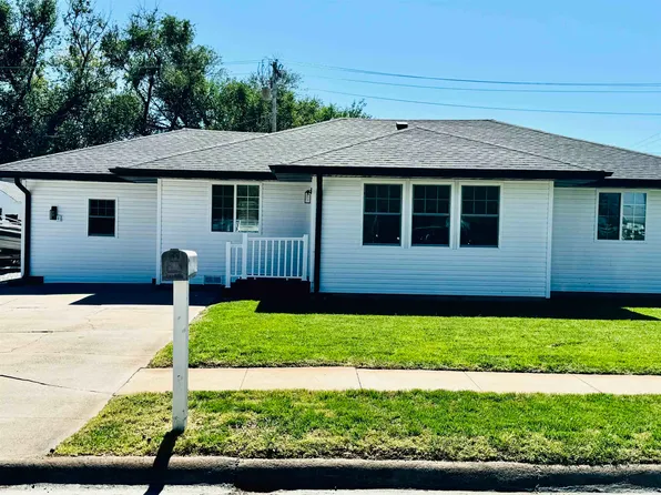 321 W 12th St, Cozad, NE 69130