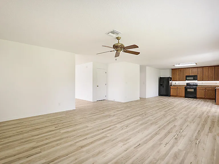 617 SE Karrigan Ter — Photo 10