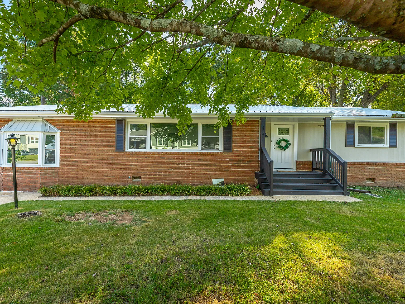 3 bed, 2.0 bath, 1875 sqft, $2,350 — Photo 1