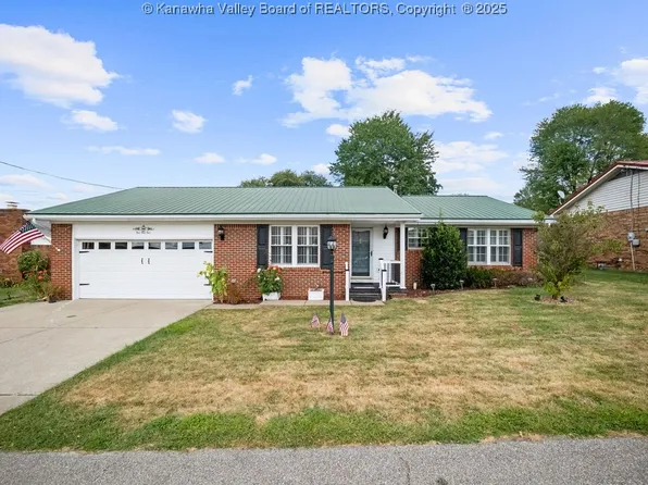 212 Woodland Frst, Winfield, WV 25213