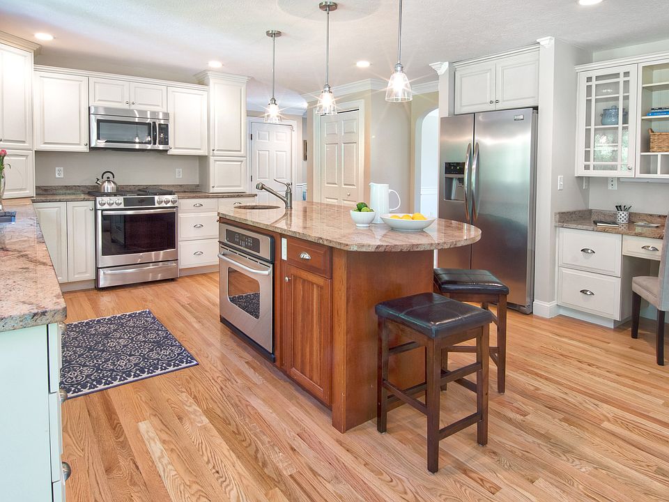 2nd image of 15 Sherman Dr