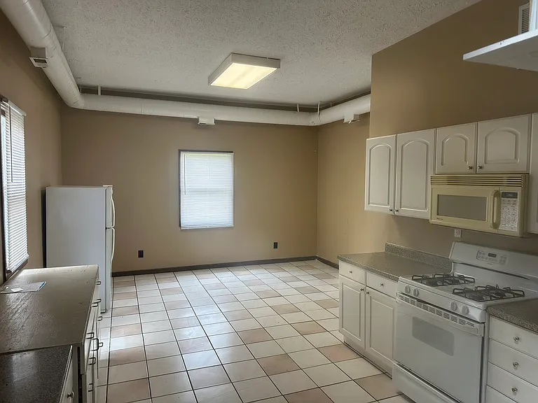 12 Hough St #12 — Photo 4