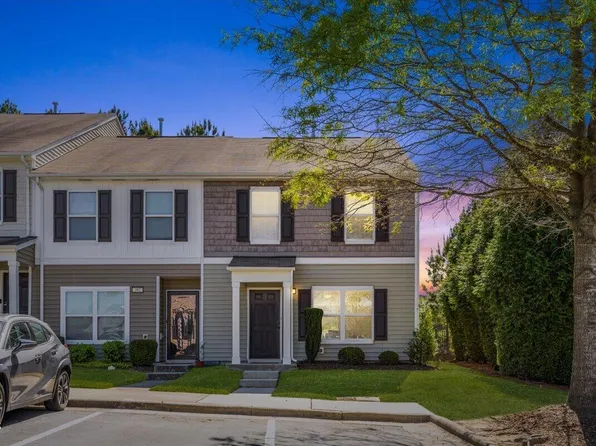 100 Stratford Lakes Dr #384, Apex, NC 27502