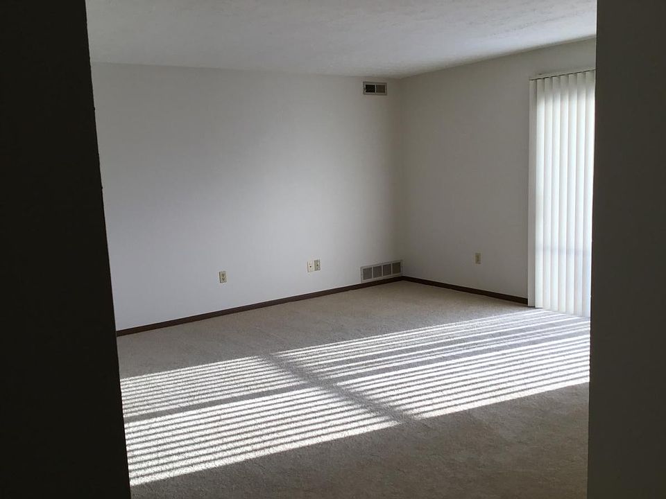 2nd image of 1685 Hampton Knoll Dr