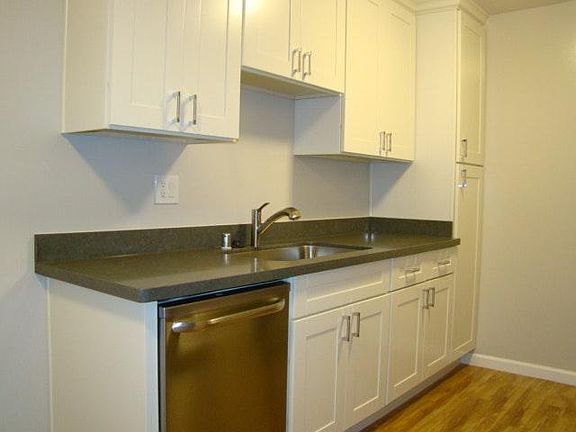 3rd image of 3930 Hamilton Ave APT 3